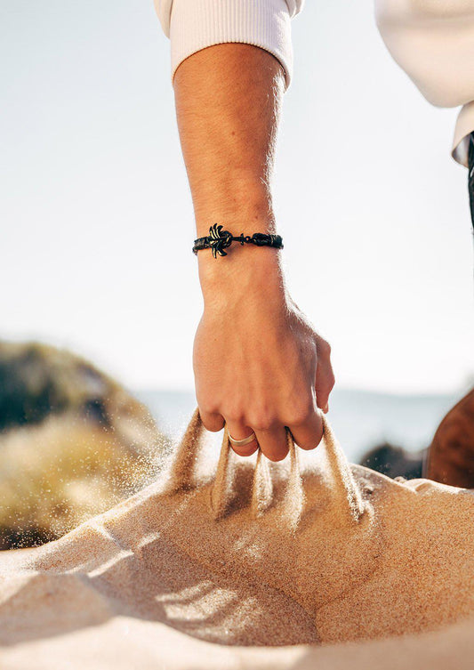 Rannekoru Palm Band Eclipse Punottu Nahkaranneke - Musta