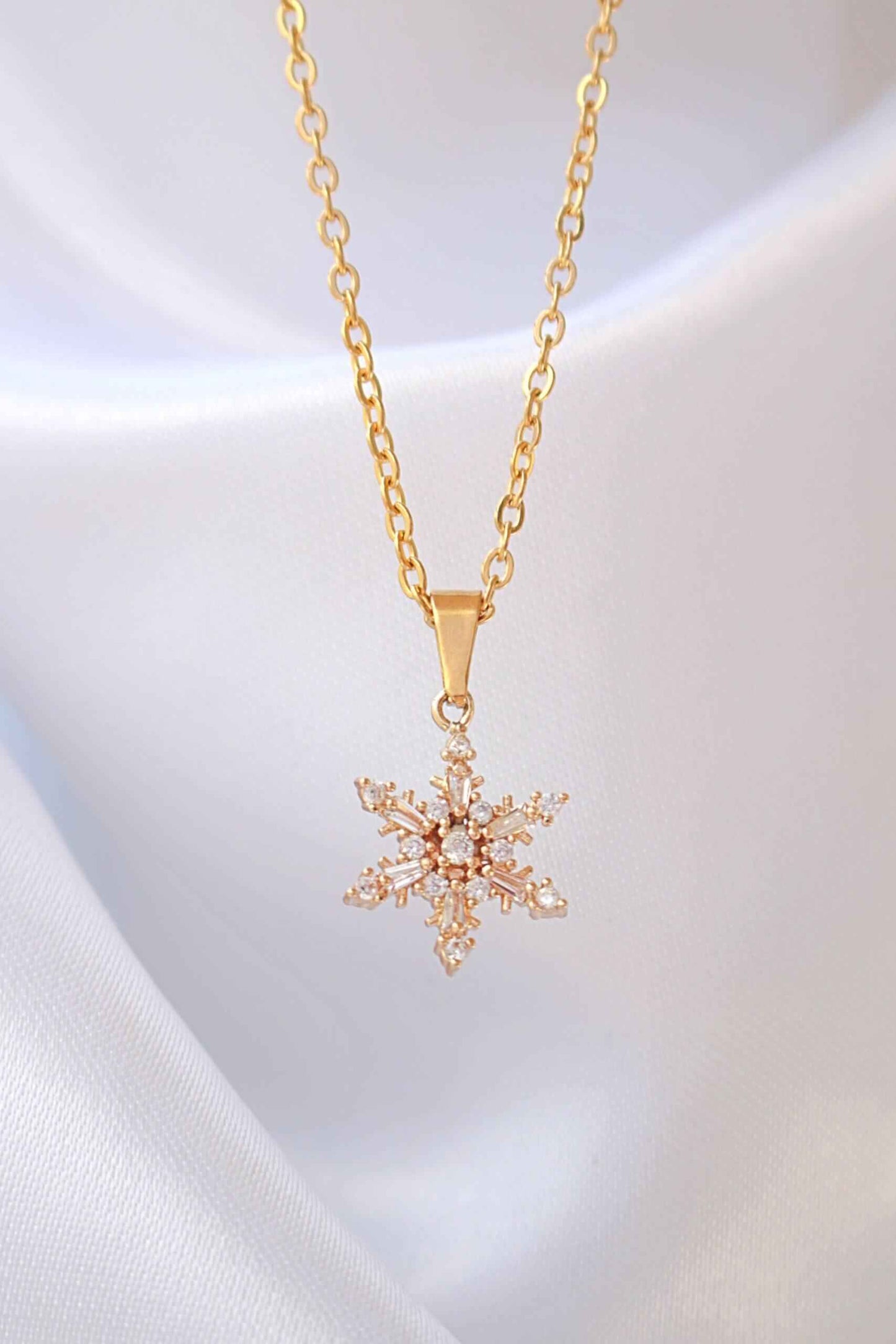 24-K Kullattu Lumihiutalekaulakoru Cubic Zirconia Kivillä - Divine Dulcet - Porokoru