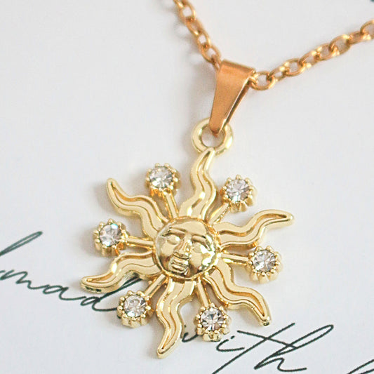 24-Karaatin Cubic Zirkonia Aurinkoriipuskaulakoru - Divine Dulcet