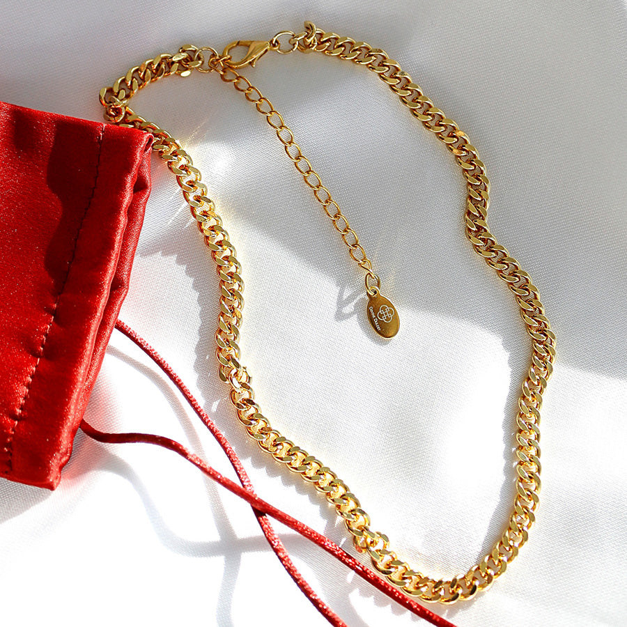 Todella komea 24 karaatin litteä kuubalainen kaulakoru Porokorusta. 24 karaatin kullattu 925 sterlinghopeasta valmistettu käsintehty ruotsalainen kaulakoru.