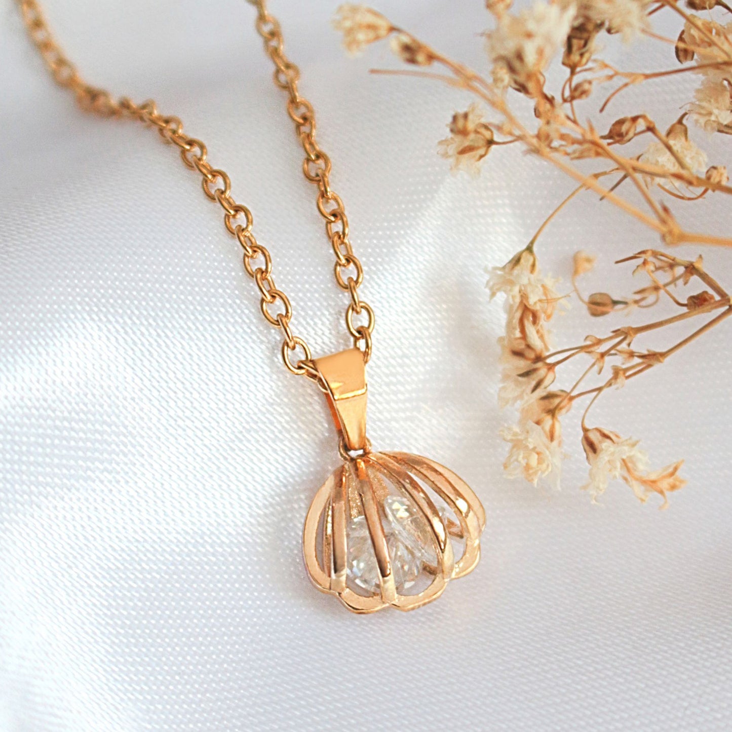 24-Karaatin Kullattu Simpukkakaulakoru Divine Dulcet