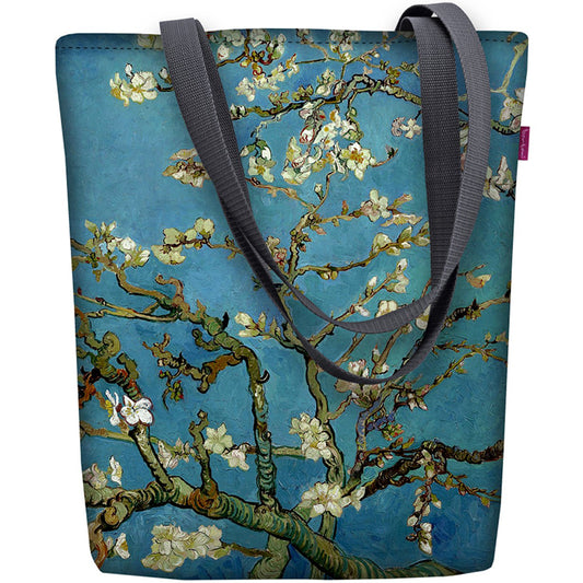 Almond on suomeksi manteli. Shopper bagin sinisellä taustalla pienikokoisen mantelipuun oksia ja kukkia.