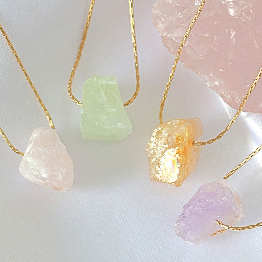 24-Karaatin Kullattu Riipuskaulakoru Aidoilla Luonnonkristalleilla - Divine Dulcet