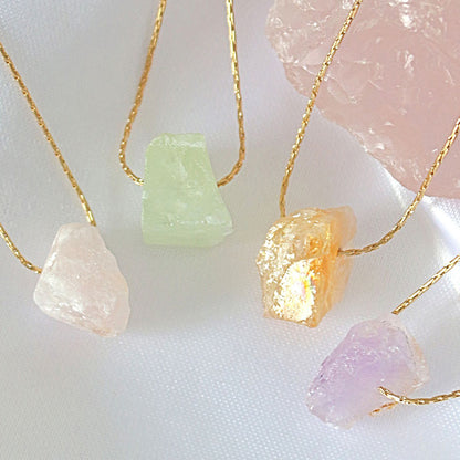 24-Karaatin Kullattu Riipuskaulakoru Aidoilla Luonnonkristalleilla - Divine Dulcet