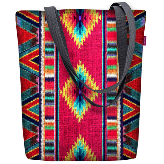 Nawajo olkalaukku viittaa Navajointiaaneihin kieleen, joka on navajo. Pohjois-Amerikkalaiset navajointiaanit olivat käsityökansaa ja tämä shopper bagin kuosi muistuttaa väreineen intiaanien tuotoksia.