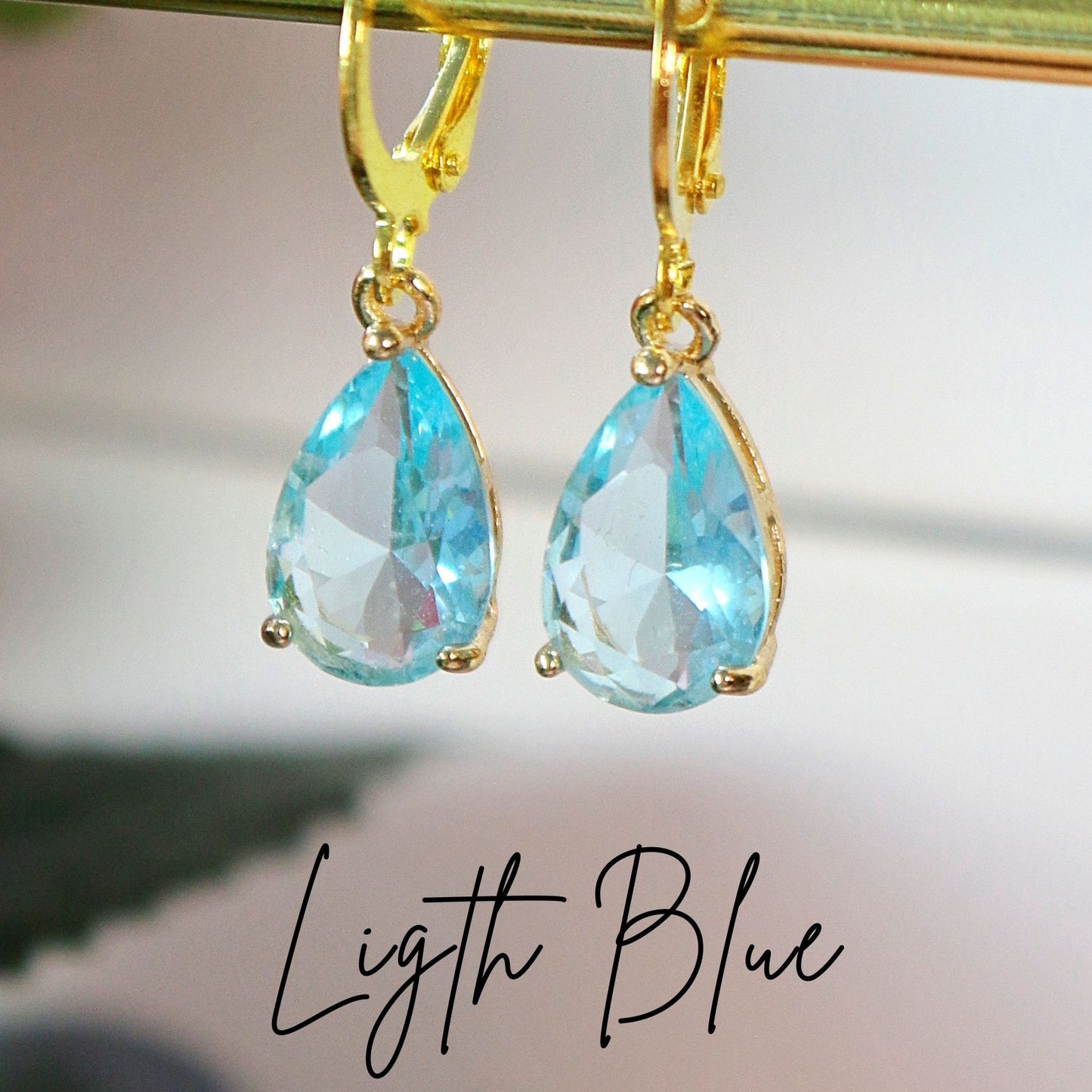 Pisarakorvakorut Sateenkaariväreillä 18 Karaatin Kultaa Divine Dulcet