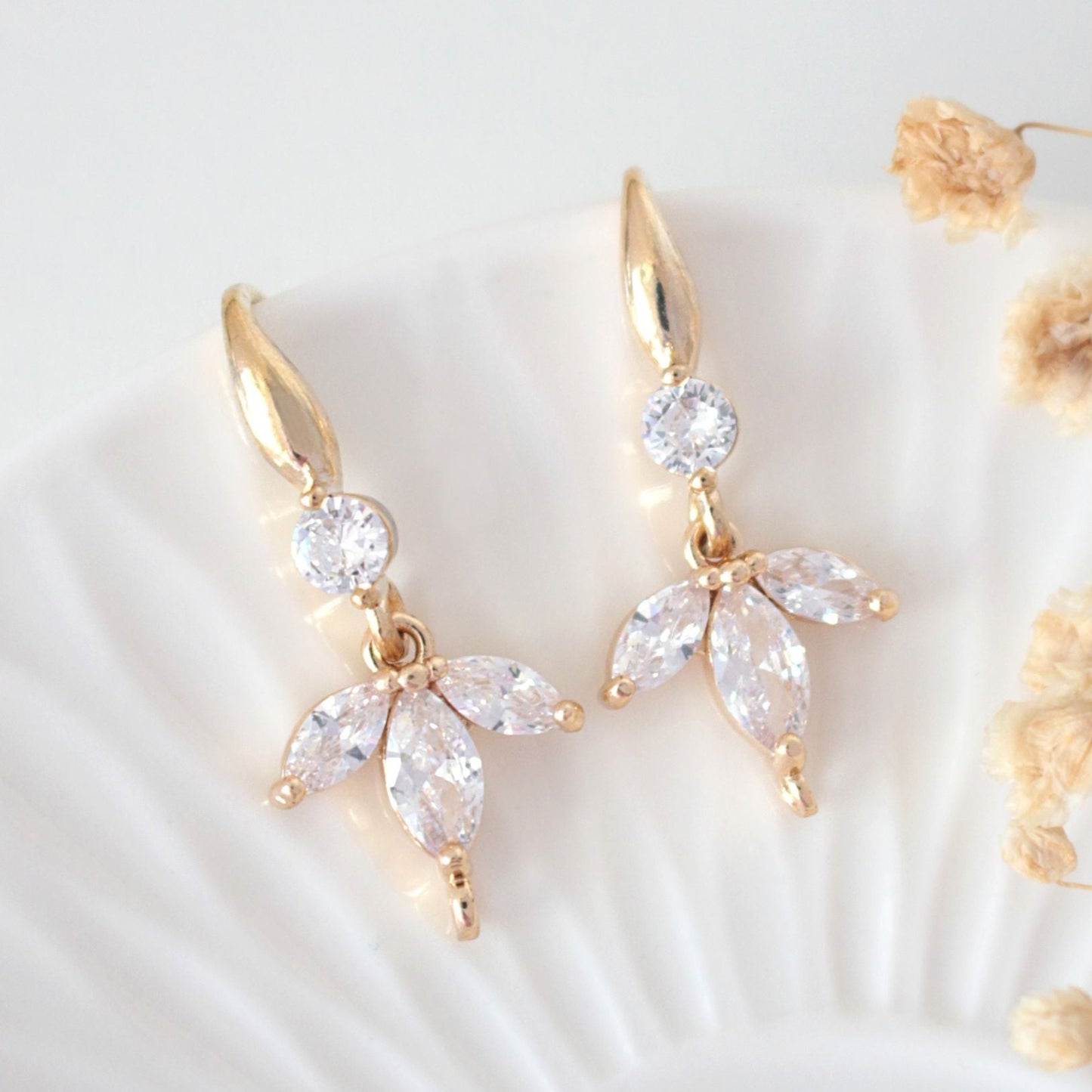 24-Karaatin Kuutiozirkoniakivelliset Korvakorut "Bloom" Divine Dulcet