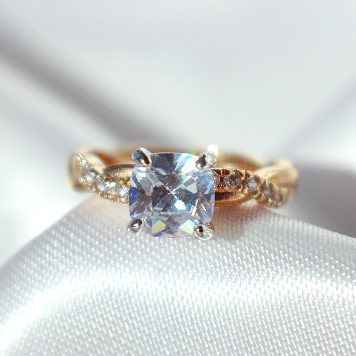 Satuaiheinen 18-Karaatin 925-Sterlinghopea Sormus Divine Dulcet