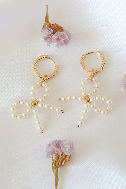 Miss Coquette 24-Carat Bow Pearl Earrings Divine Dulcet